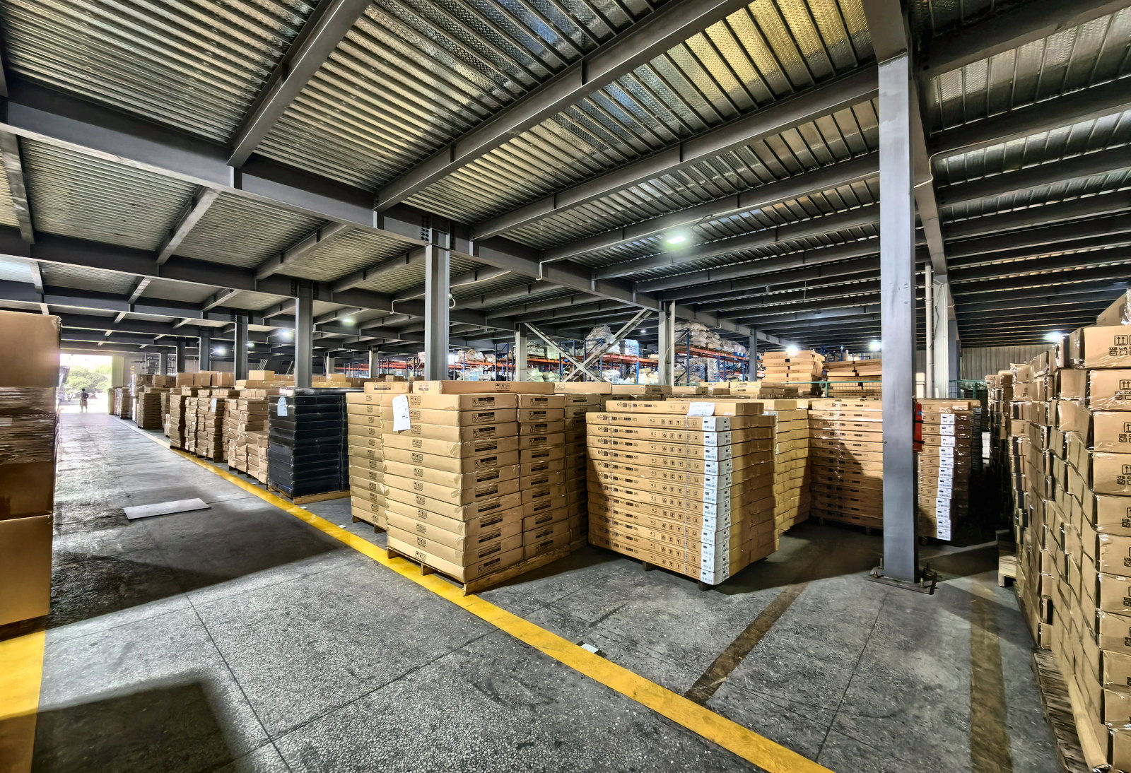 Finished goods warehouse and container loading